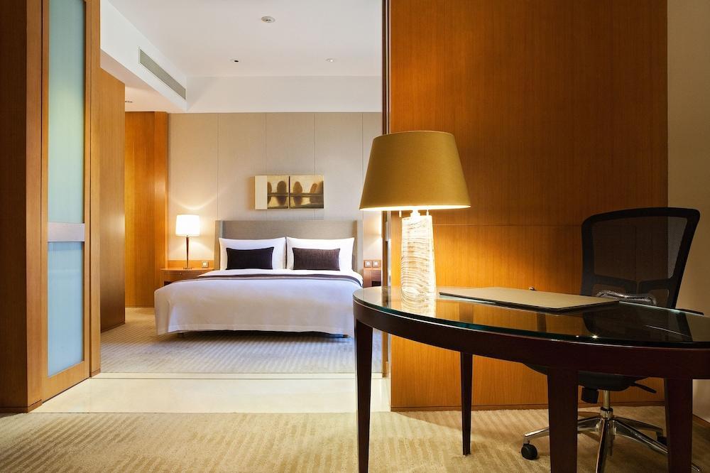 Ambassador Hotel Hsinchu Exteriör bild A suite at the hotel