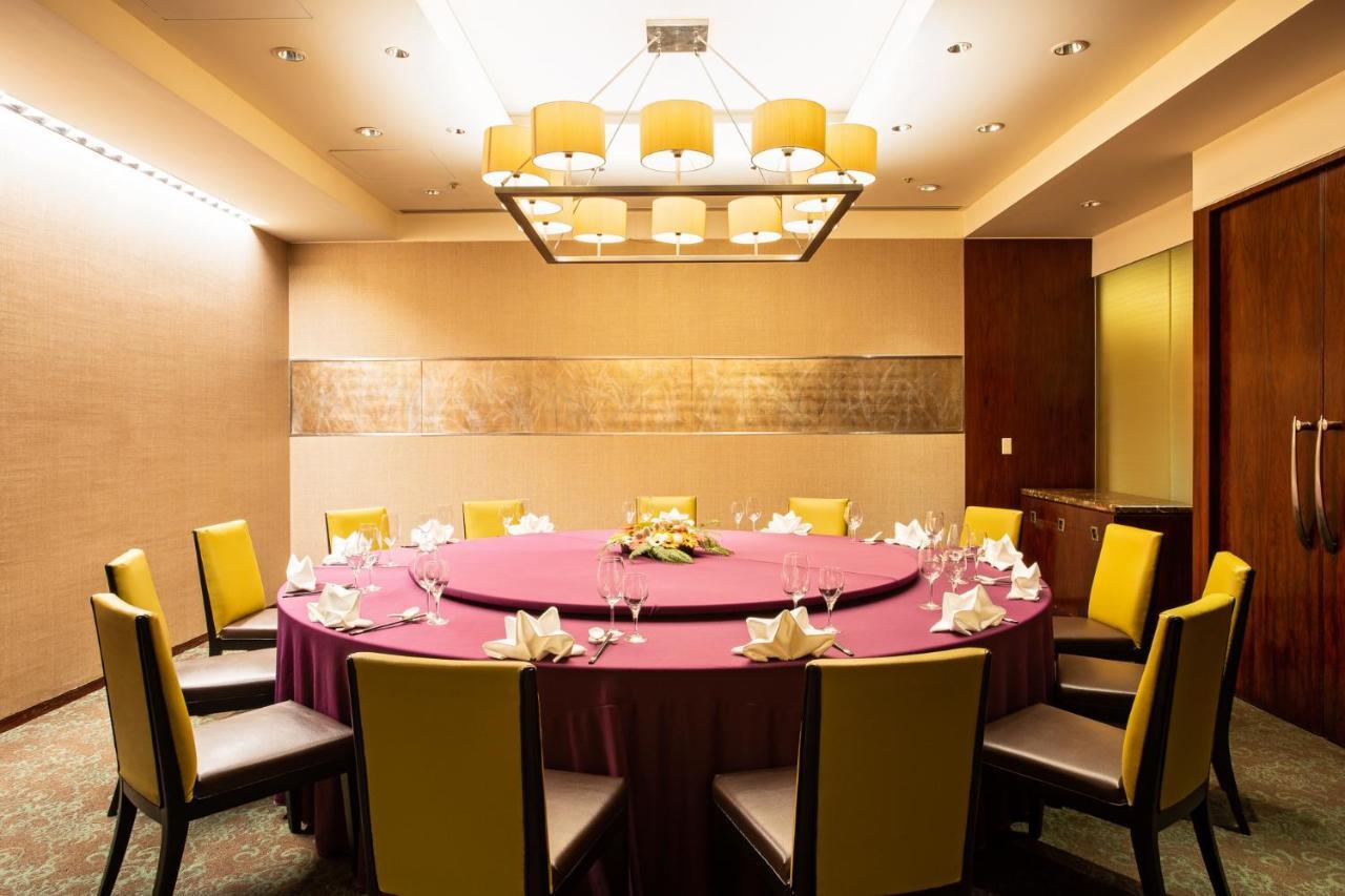 Ambassador Hotel Hsinchu Exteriör bild A private dining room at a restaurant in Hong Kong