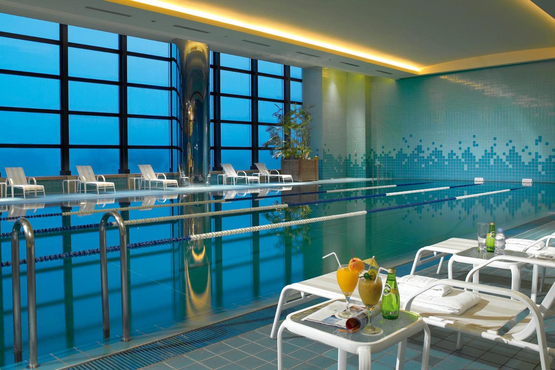 Ambassador Hotel Hsinchu Exteriör bild The swimming pool at the hotel