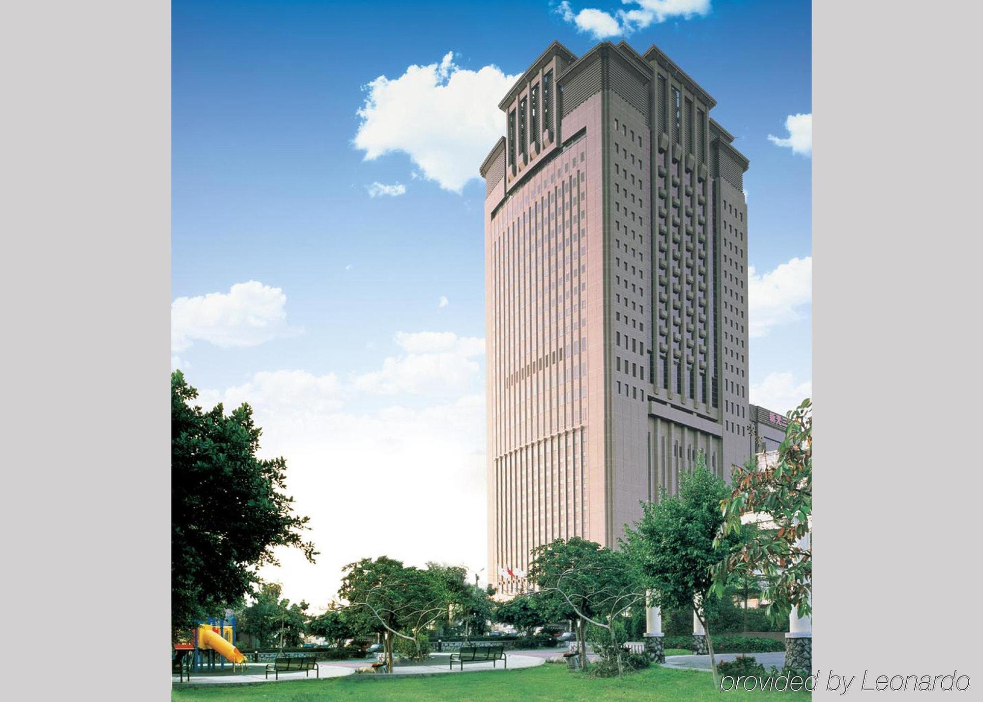 Ambassador Hotel Hsinchu Exteriör bild The 30-storey, 100,000-square-meter (111,000 sq yd) headquarters of the National Police Agency in Nagatachō, Osaka