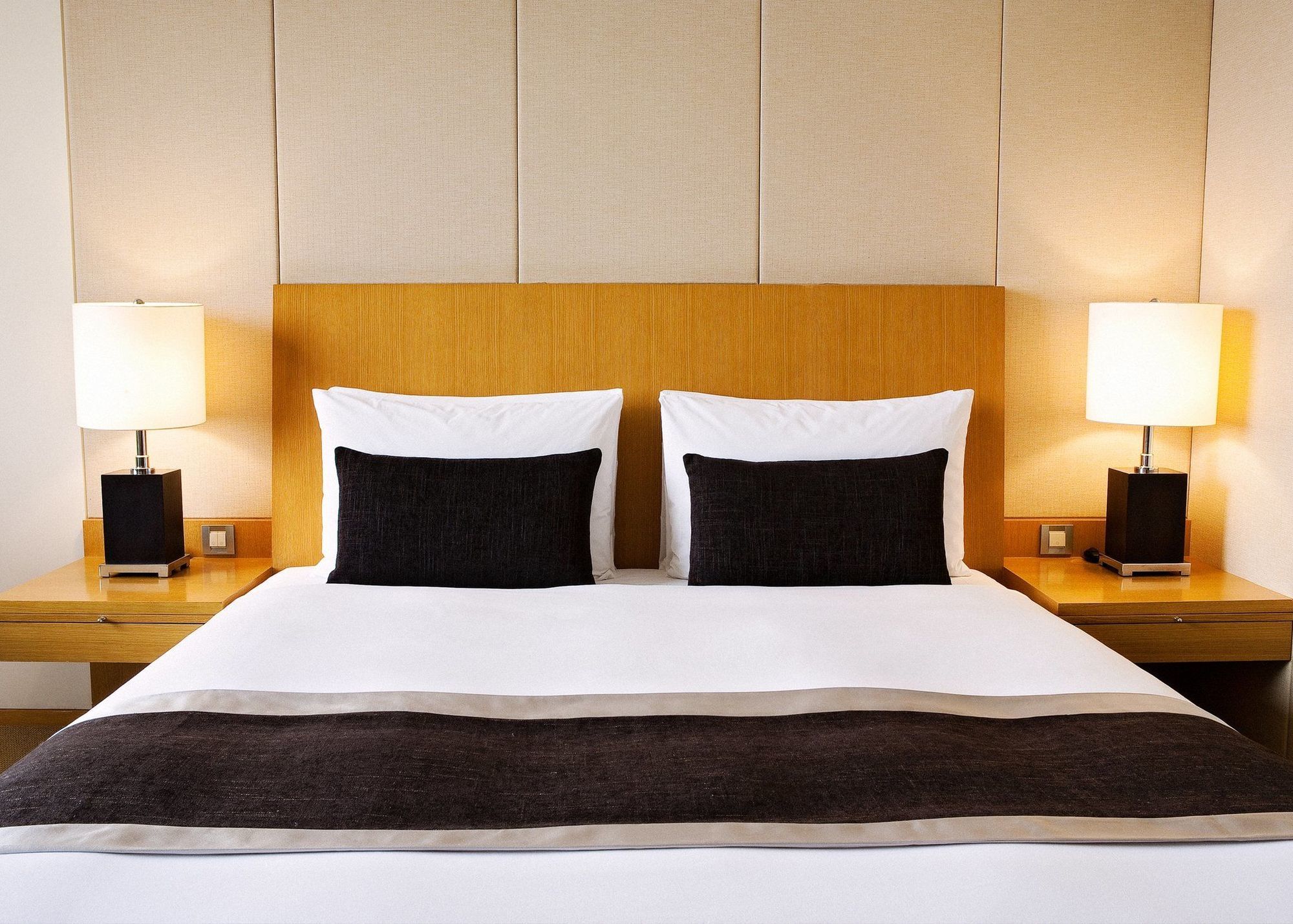 Ambassador Hotel Hsinchu Rum bild A bed