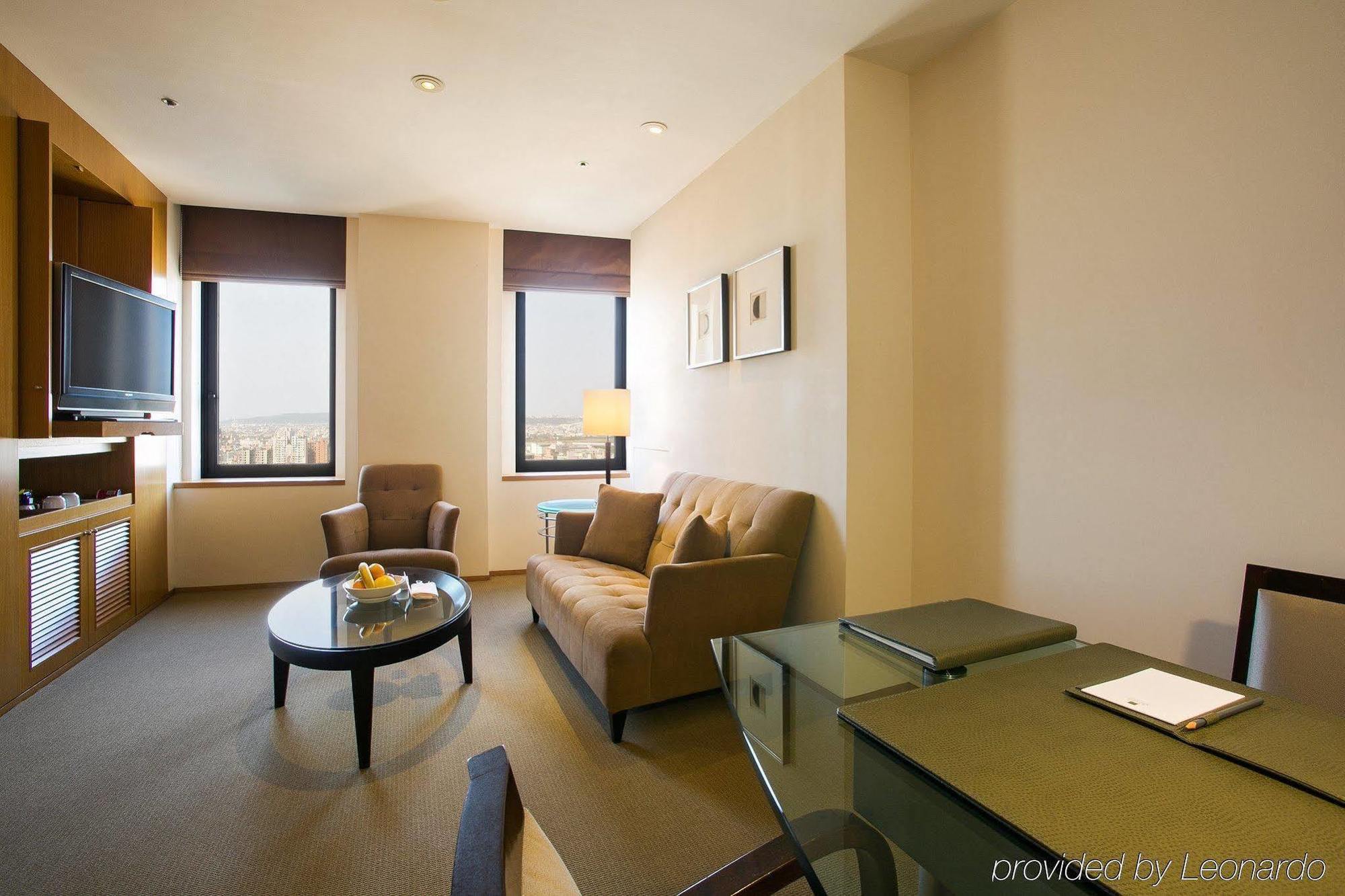 Ambassador Hotel Hsinchu Exteriör bild A typical apartment at the hotel