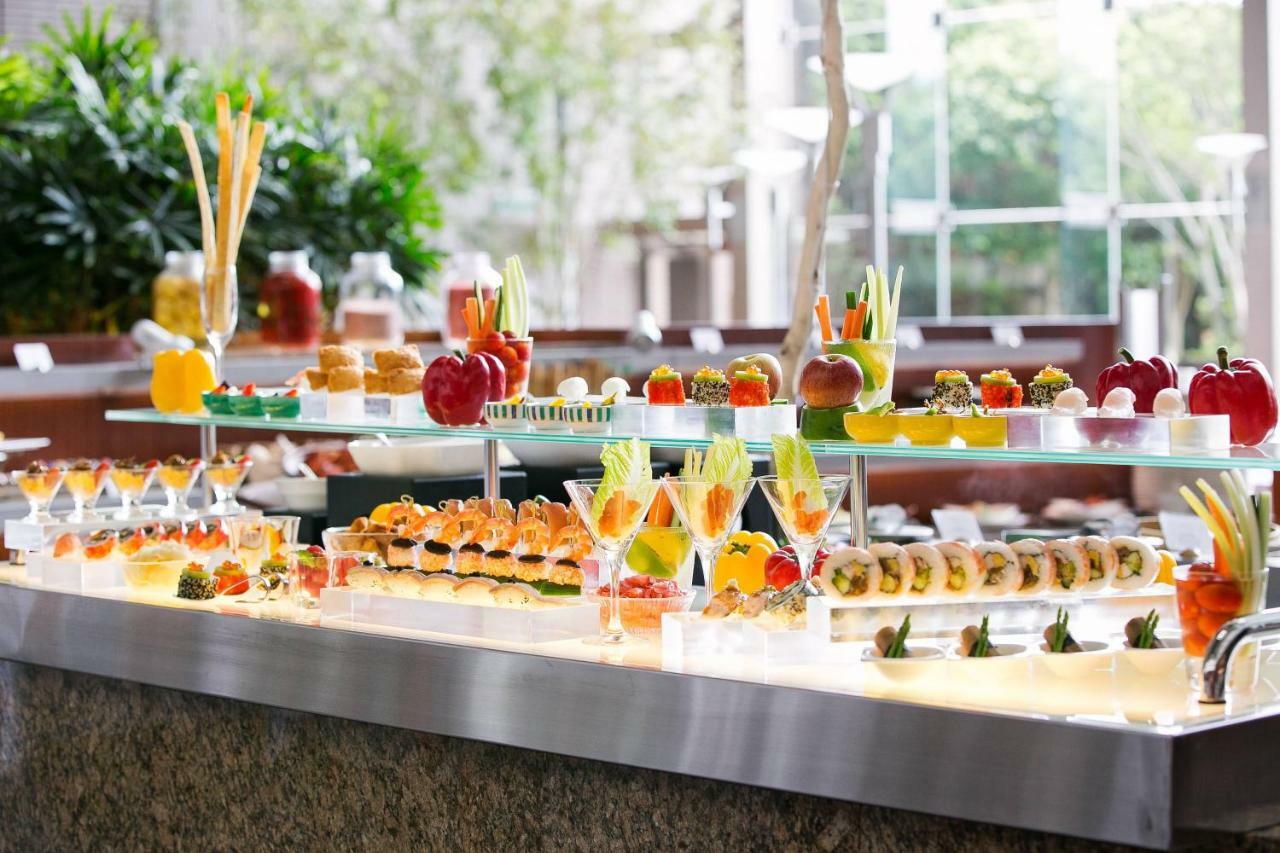Ambassador Hotel Hsinchu Exteriör bild A buffet at a hotel